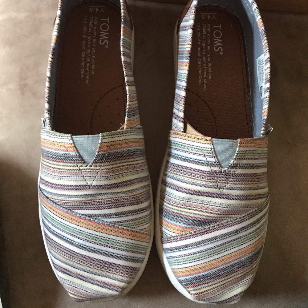 New with box and tags Toms slip ons