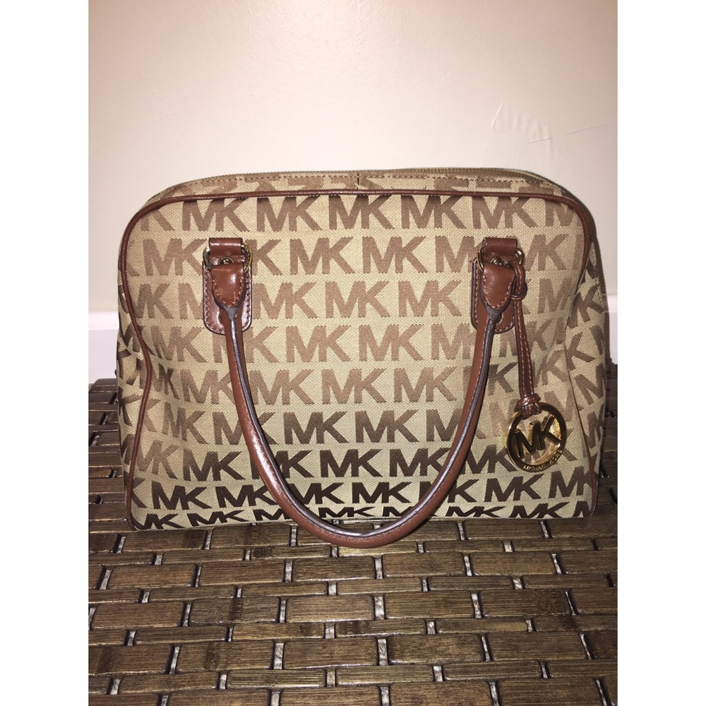 πNWOT MICHAEL KORS MONOGRAM JAQUARD HANDBAG π - Picture 2 of 5