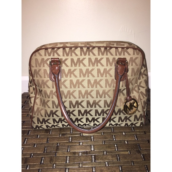 👜NWOT MICHAEL KORS MONOGRAM JAQUARD HANDBAG 👜 - Picture 2 of 5