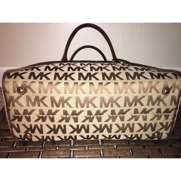 👜NWOT MICHAEL KORS MONOGRAM JAQUARD HANDBAG 👜 - Picture 3 of 5
