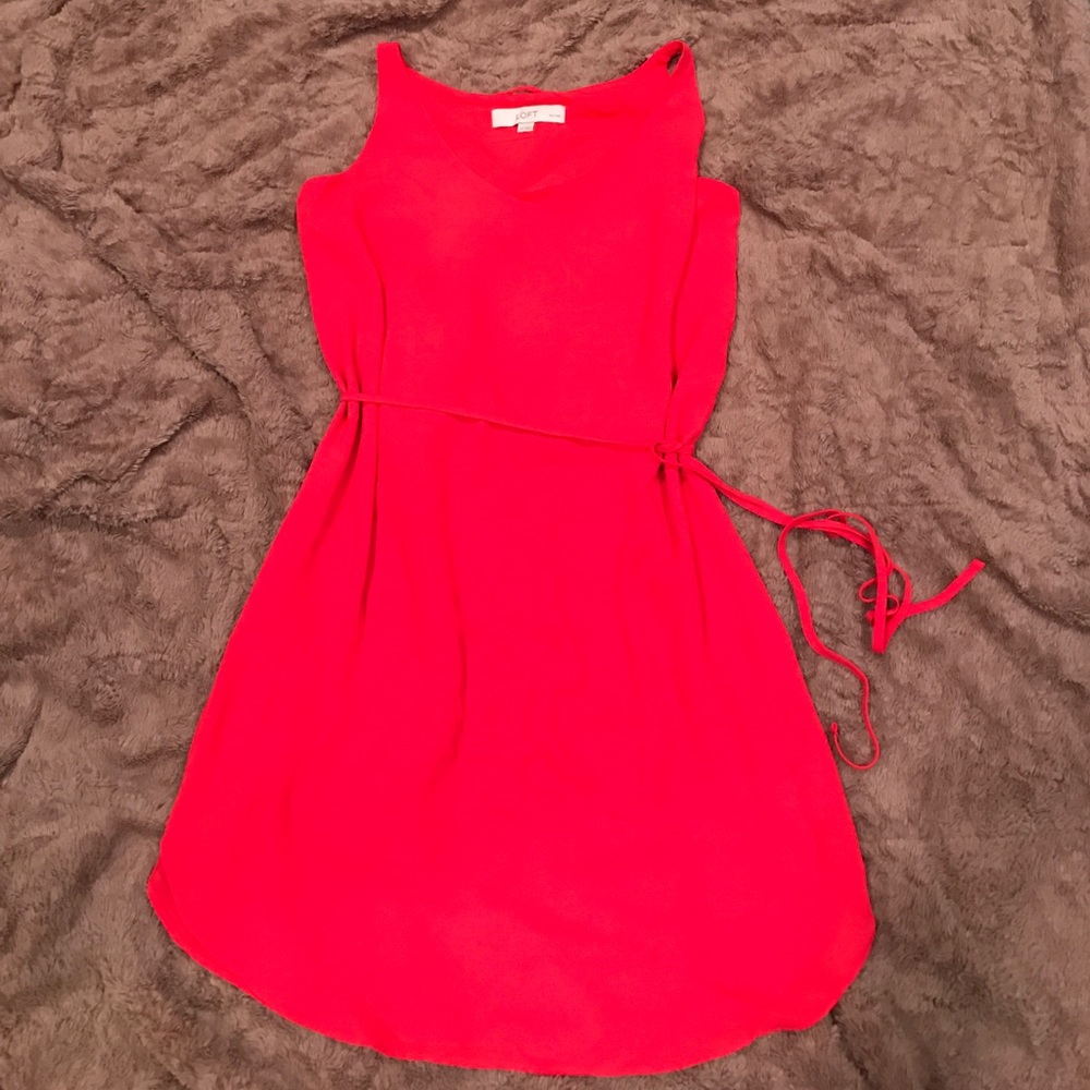 Temp drop! Loft  shift dress. Free earrings!