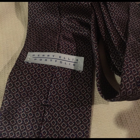 Perry Ellis Portfolio Navy Pattern Tie - Picture 2 of 2
