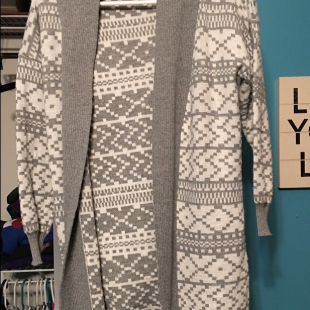 Women's grey patterned cardigan