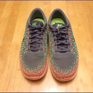 NIKE FREE RN DISTANCE