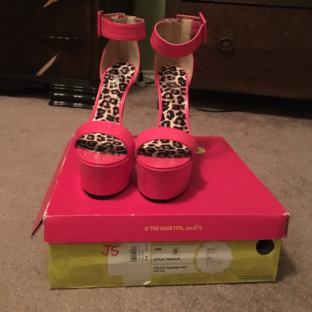 HOT PINK PLATFORM HEELS