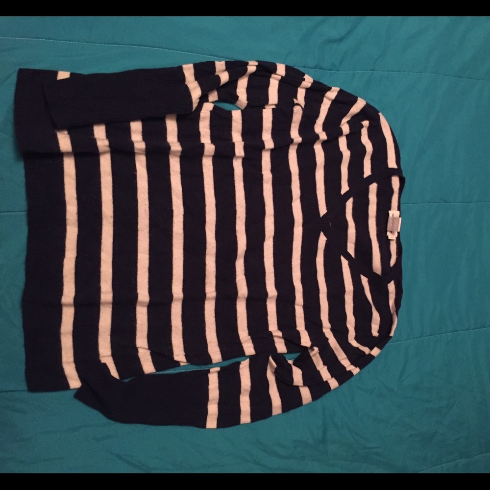 Vineyard vines v neck sweater