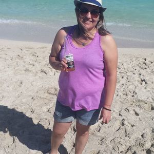 Meet your Posher, Nidia carolina