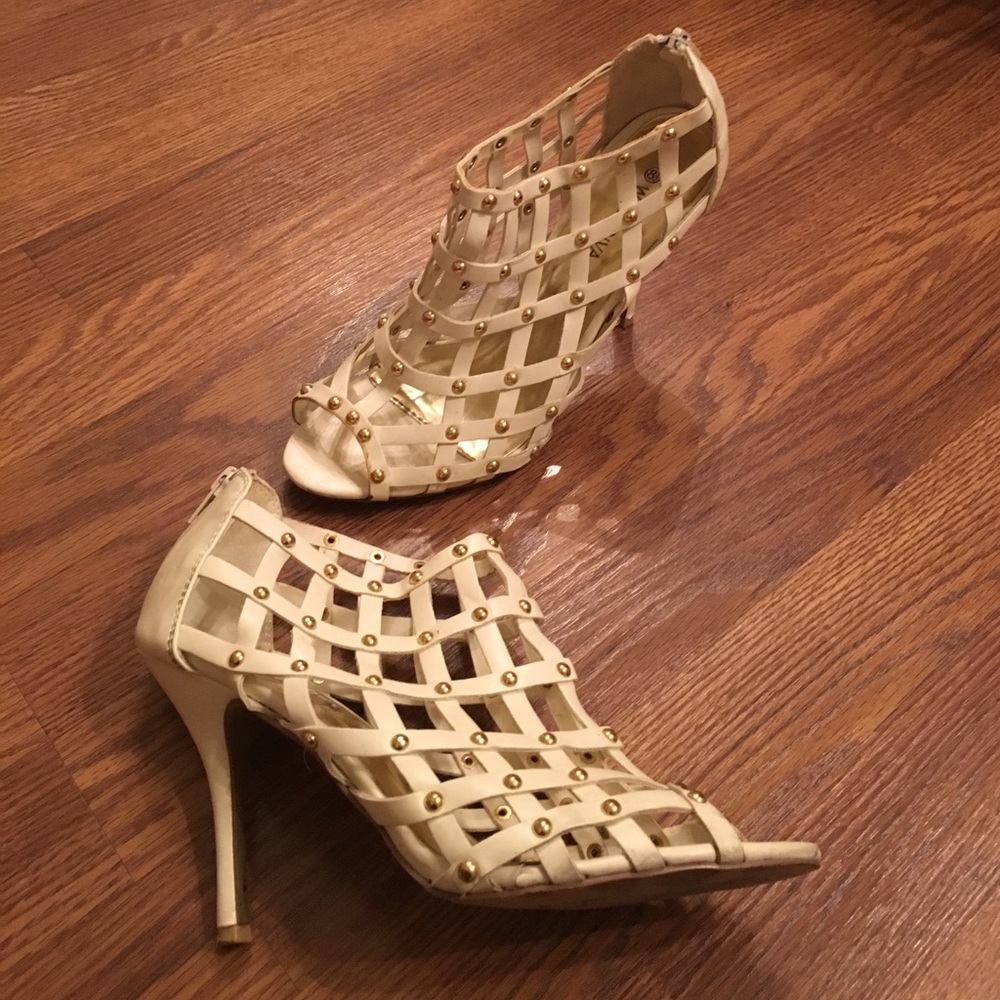 Wild Diva Cream Gold Studded Heel Size 8.5