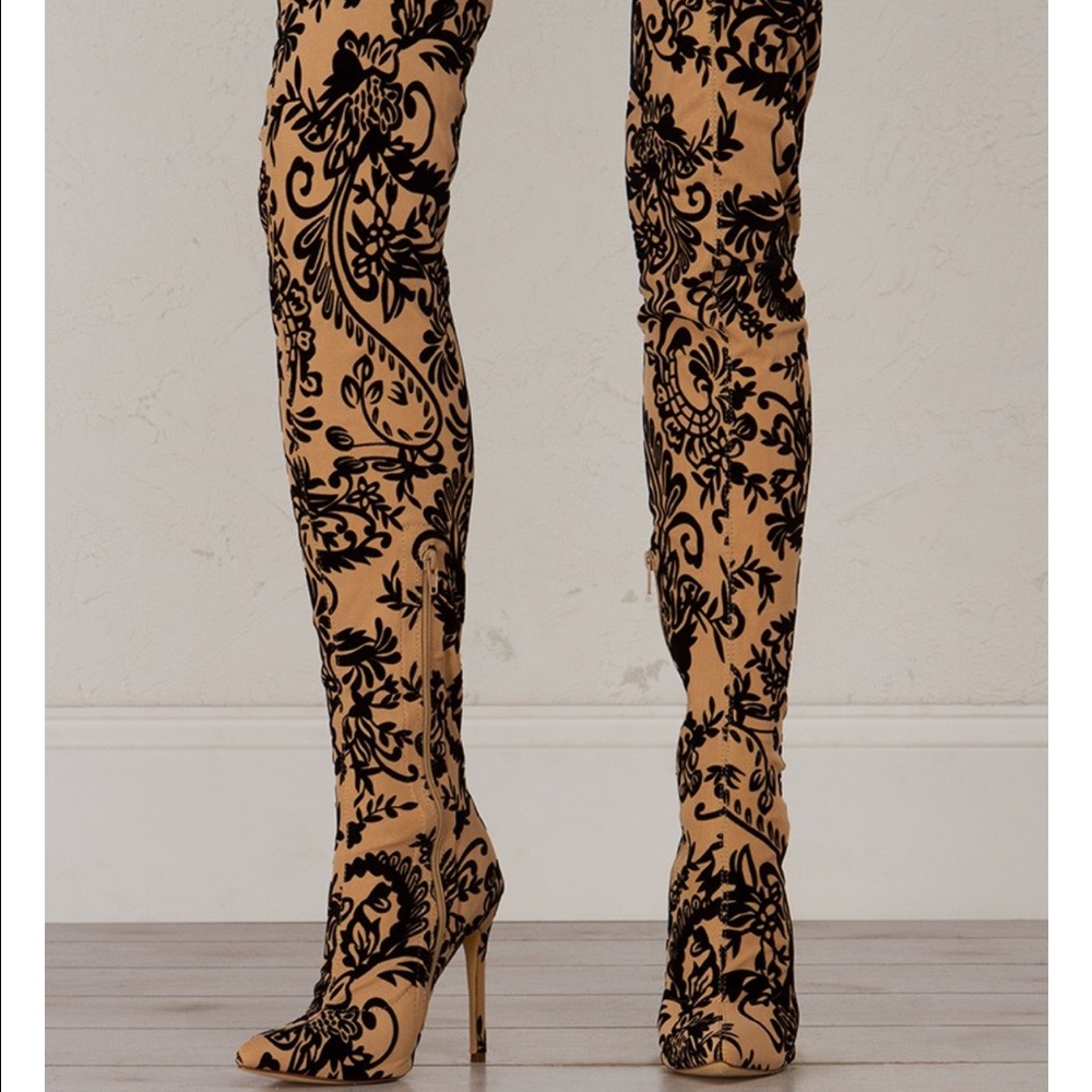 Fashion spring boots..Neutral tones.