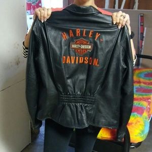 Ladies Medium real Harley-Davidson leather jacket