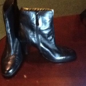 BCBG WOMEN ANKLE BOOTS