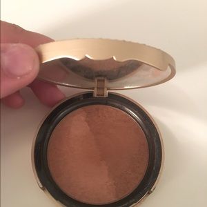 Too faced broNzer