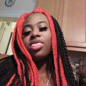 Meet your Posher, Dominique