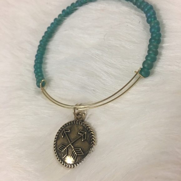 🚨PRICE DROP🚨Handmade arrow bracelet - Picture 3 of 3