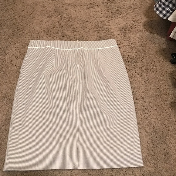 The Limited Pencil Skirt | Size 10 - Picture 2 of 4