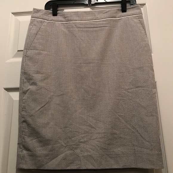 The Limited Pencil Skirt | Size 10 - Picture 3 of 4