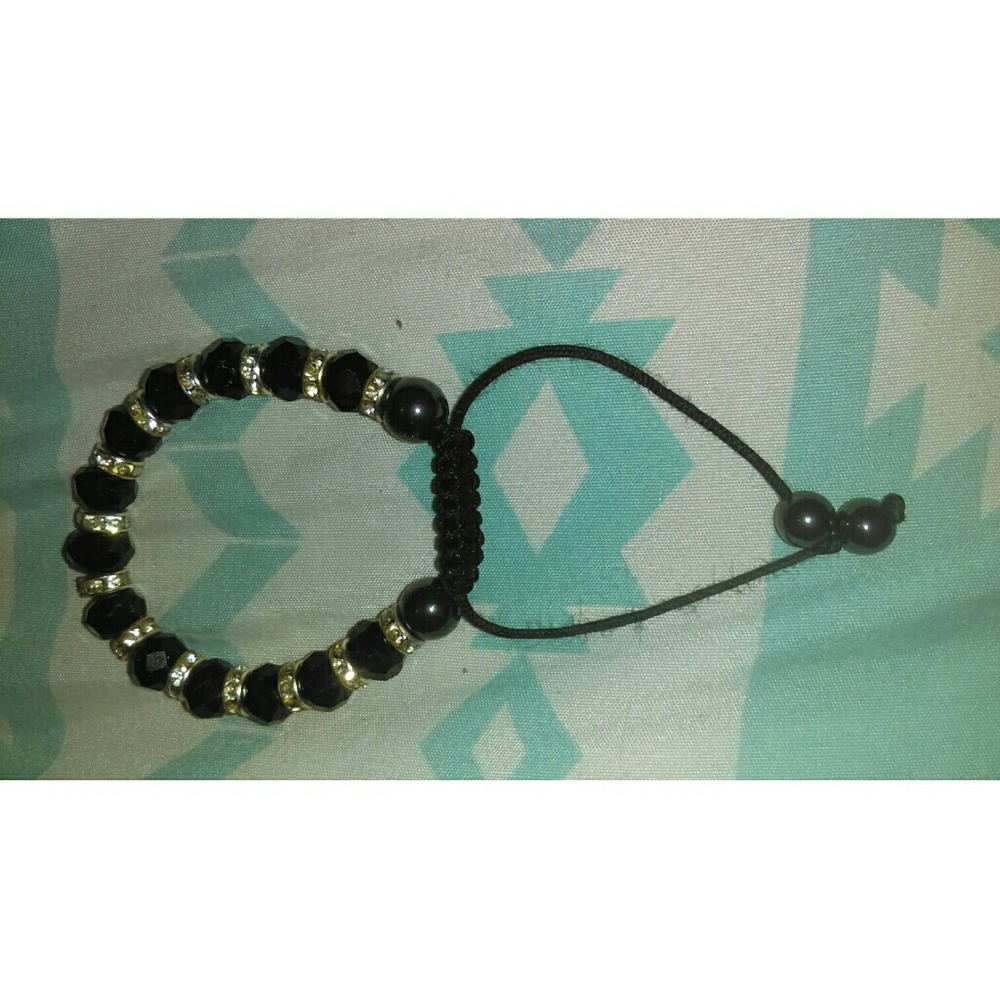 Adjustable bracelet