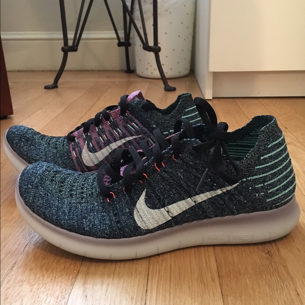 Nike Free Fly knit shoes