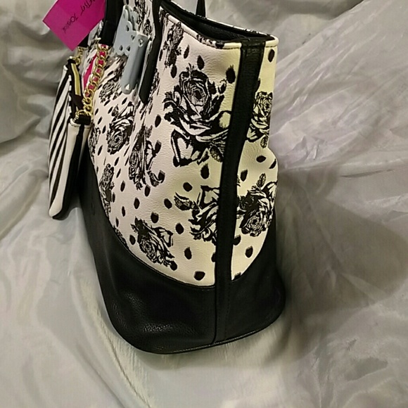 Betsey johnson snap closure 2in 1 tote NWT - Picture 3 of 7