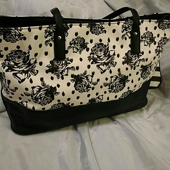 Betsey johnson snap closure 2in 1 tote NWT - Picture 4 of 7