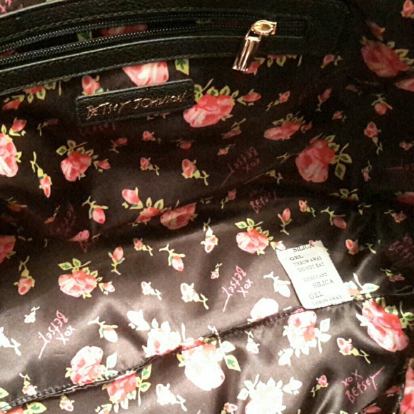 Betsey johnson snap closure 2in 1 tote NWT - Picture 5 of 7
