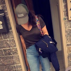 Meet your Posher, Adi