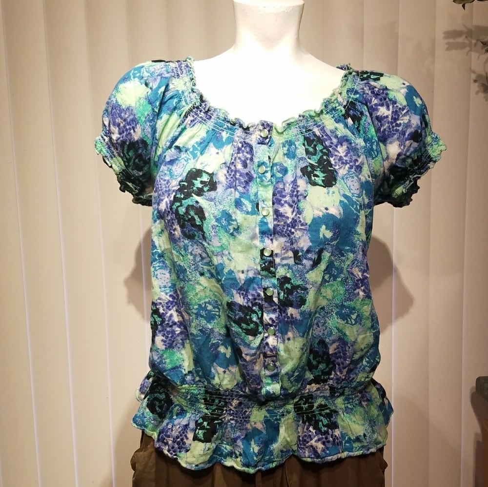 Super cute Nine West peasant top