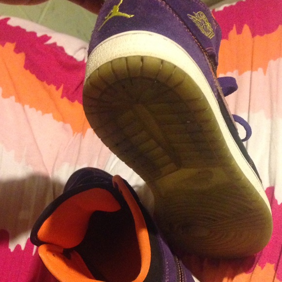 Authentic Jordan 1s - Picture 2 of 2