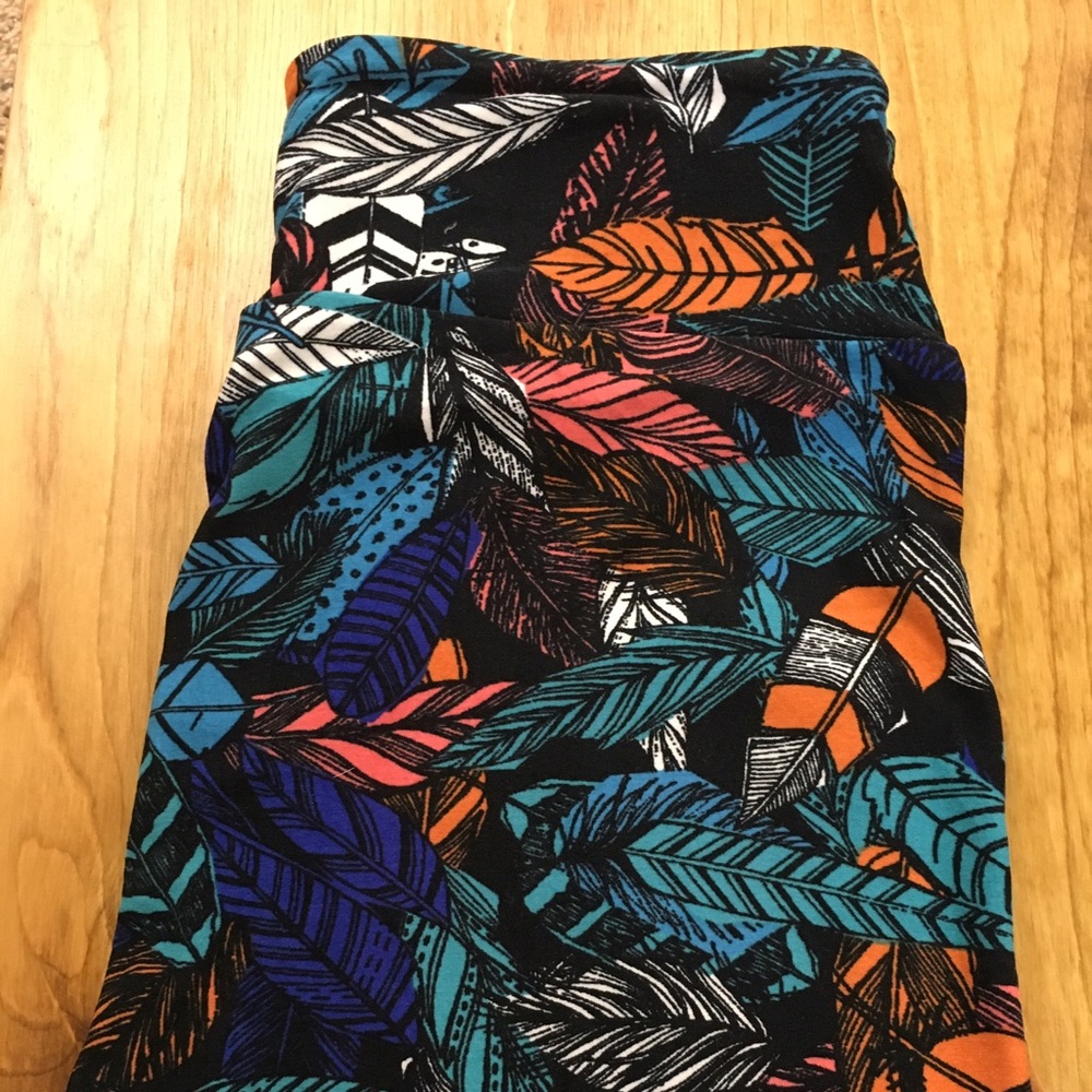 Lularoe One Size Leggings - feathers