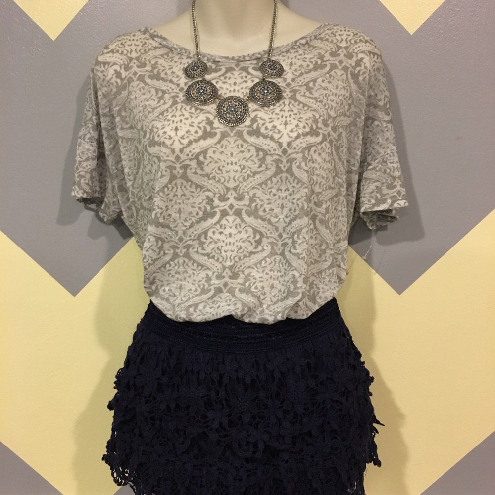 🌼Grey and White Patterned Shirt - Moa Moa