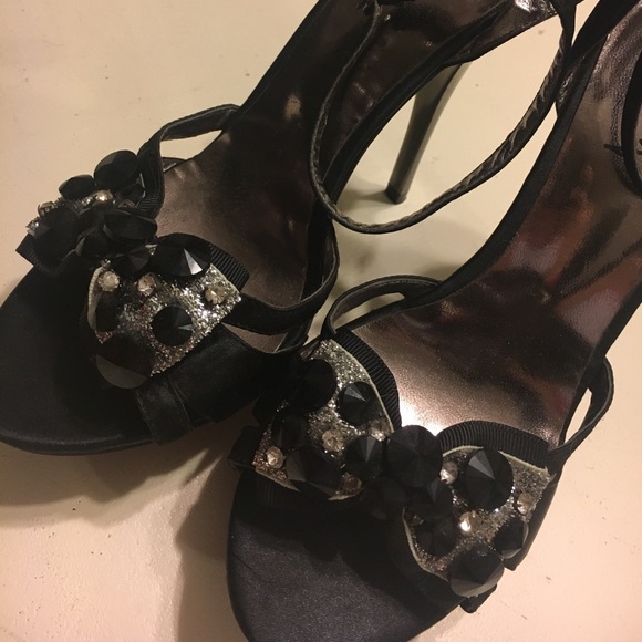 LAST CALL 9/11/22 - Luichiny Bow Black Satin Kitten Heels - Picture 6 of 10