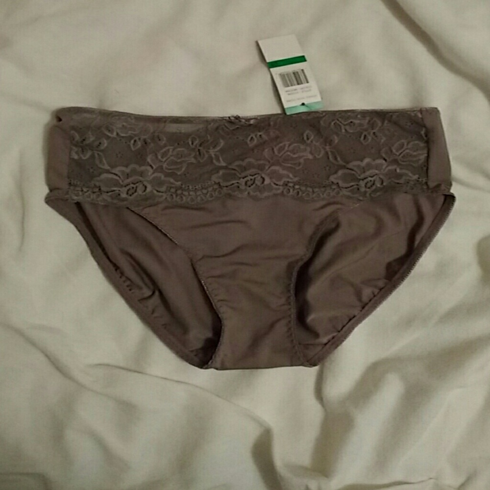 NWT Large brief style panties Jones New York