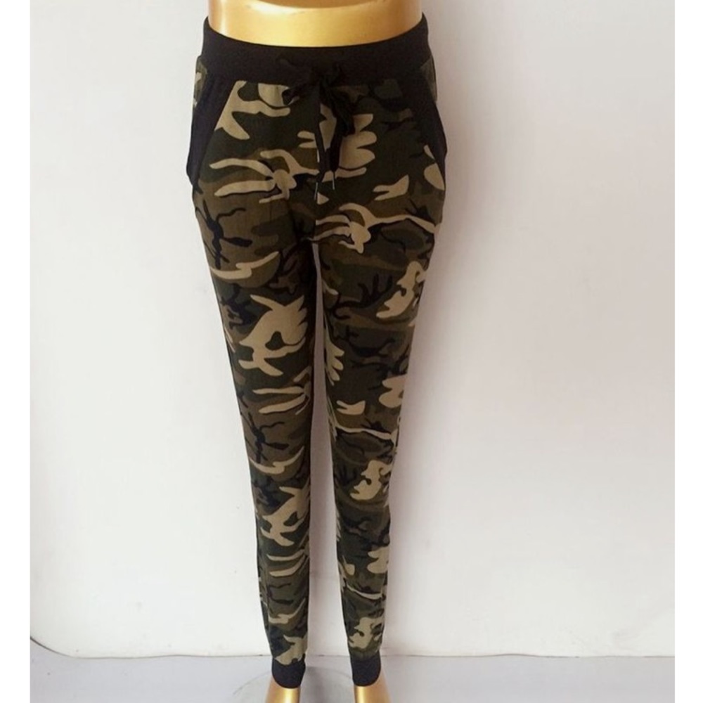 Camouflage active wear/lounging wear pants. L/XL
