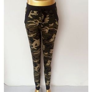 Camouflage active wear/lounging wear pants. L/XL