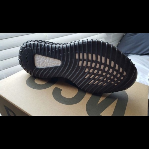 Yeezy Boost 350 V2 Core Black/Red main image 4