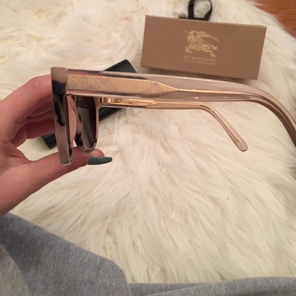 Authentic Burberry sunglasses - Picture 3 of 6