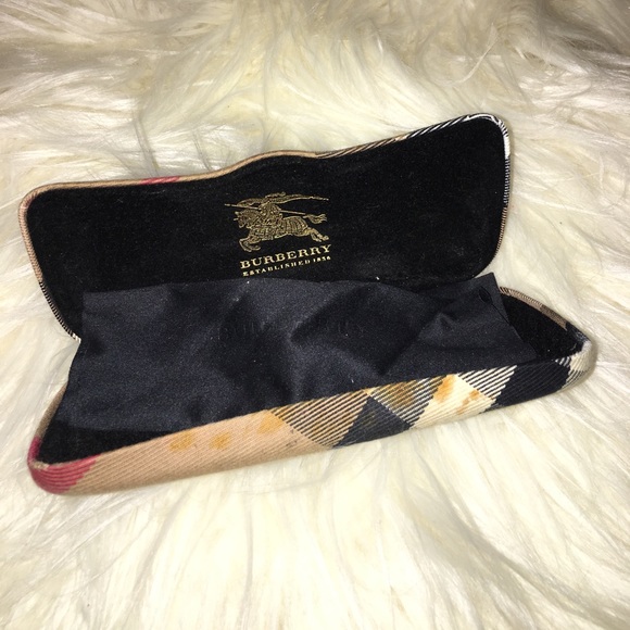 Burberry eyeglass case - Picture 3 of 3