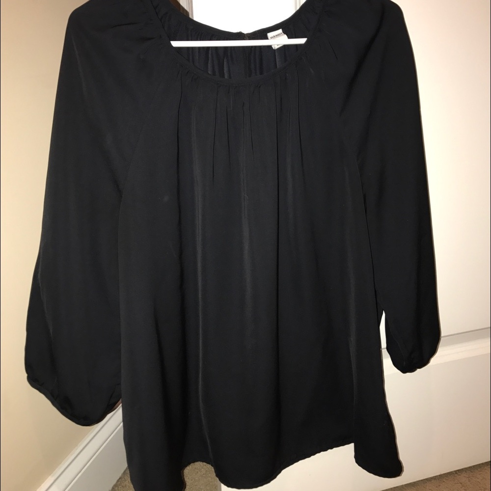 Simple black top