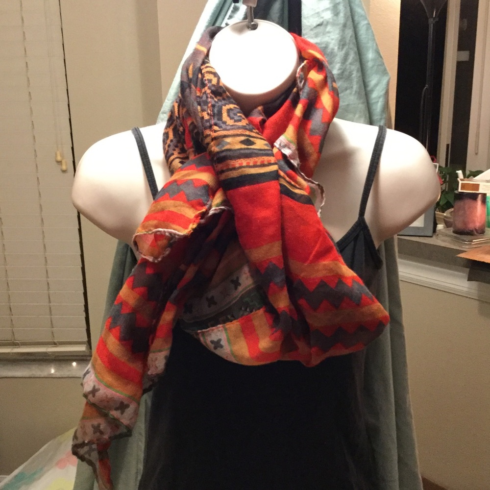 NWOT Woman Bohemian Soft Scarf Large