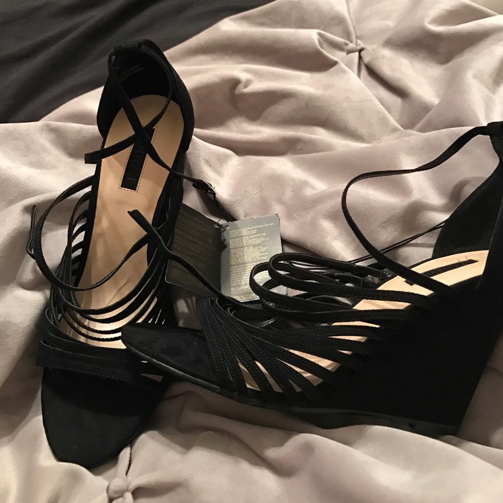 Black strappy wedges