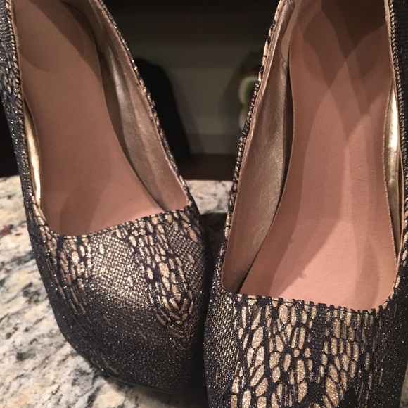 Foreign Exchange lace platform heels - Picture 2 of 2