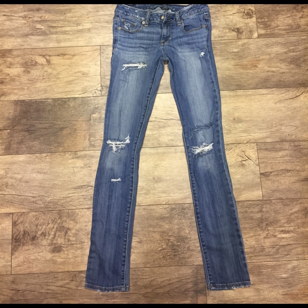 Medium wash distressed American Eagle skinny jeans