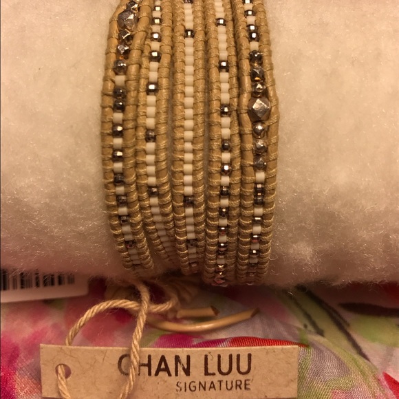 SILVER BEAD WRAP ON LIGHT BEIGE LEATHER - Picture 2 of 4