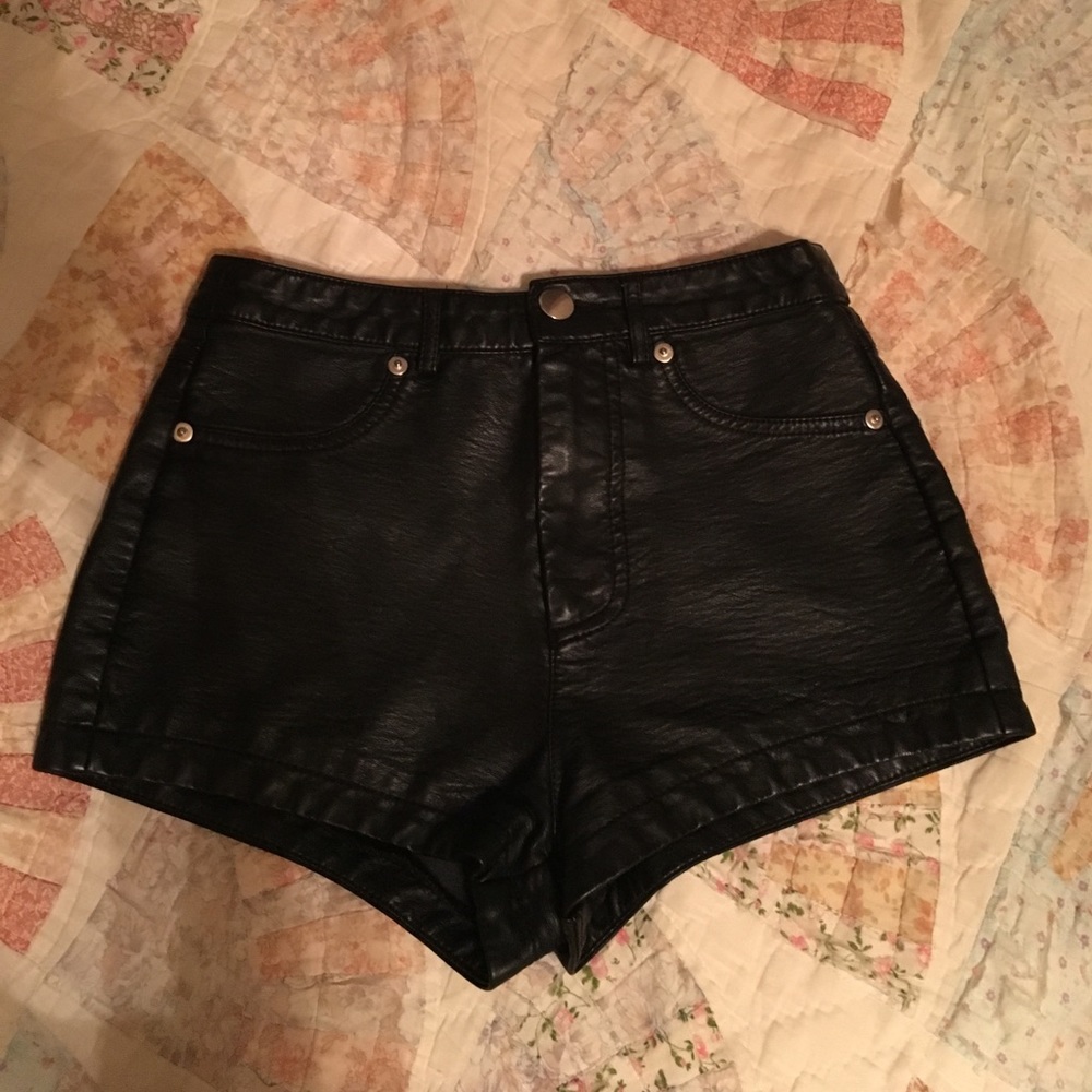 BLACK FAUX LEATHER SHORTS