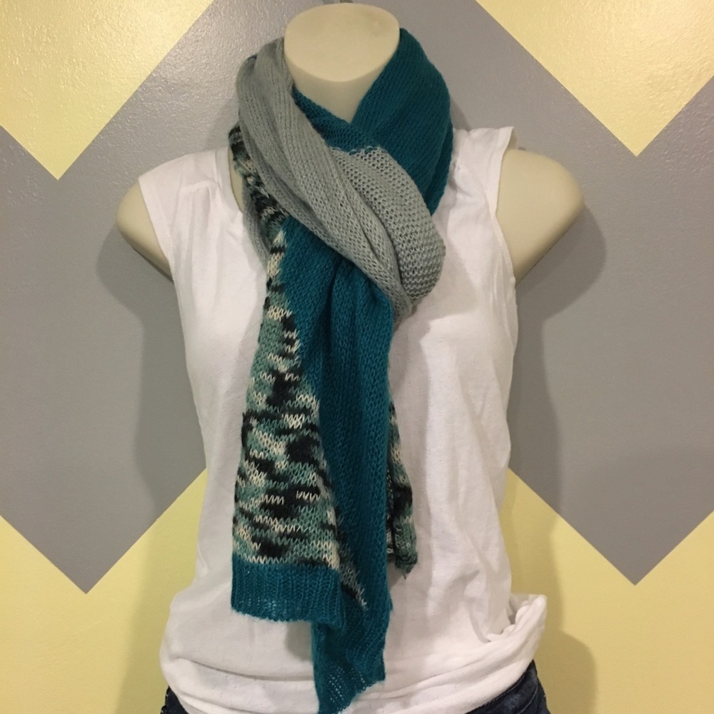 🌺Teal and Grey Striped Knit Scarf