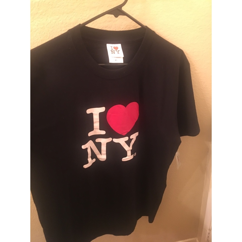 Black "I ❤️ New York" tshirt