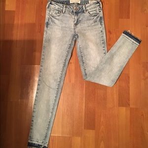 Bullhead Mid Rise Skinny jean
