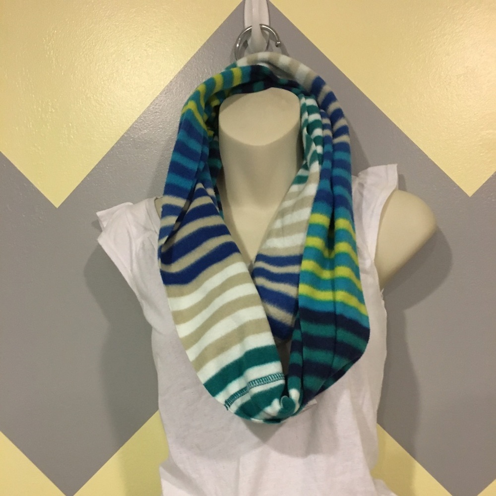 🌺Blue and Grey Striped Fleece Infinity Scarf