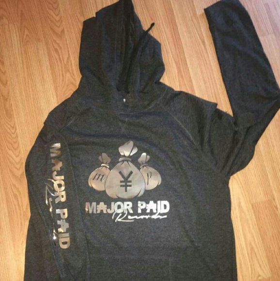 Clothes - Picture 2 of 3