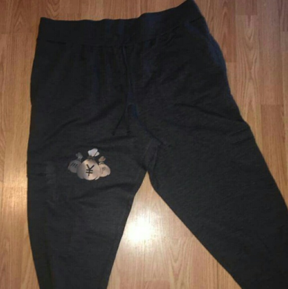 Clothes - Picture 3 of 3